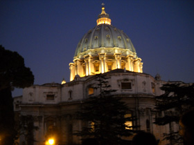 夕暮れの聖ペトロ大聖堂のドーム