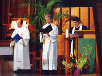 岡田武夫大司教(中）宮崎保司神父（左）真壁巌牧師（右）